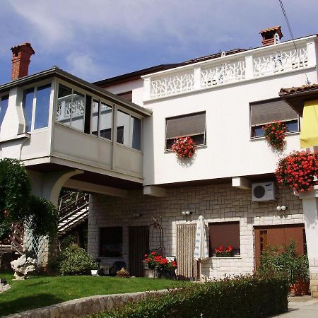 Apartments Marija Nada Малинска Екстериор снимка