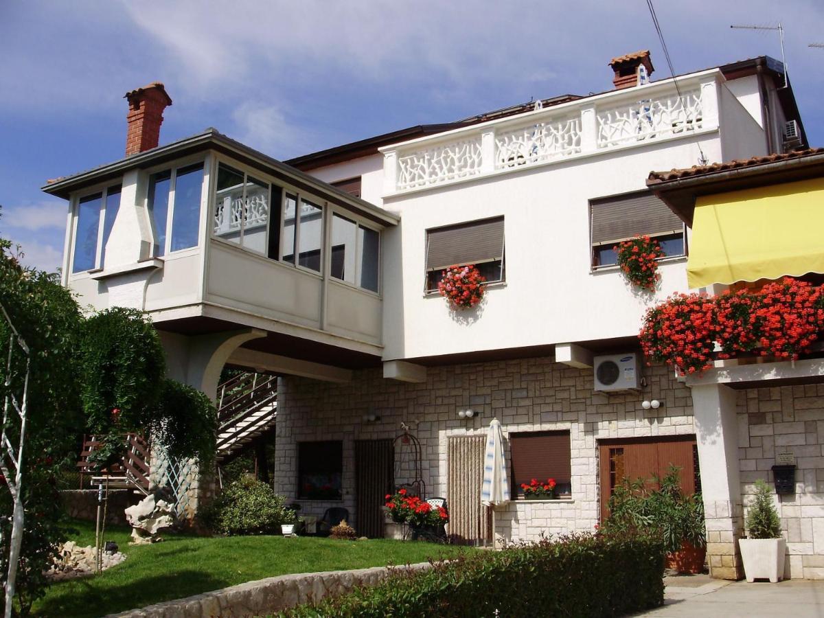 Apartments Marija Nada Малинска Екстериор снимка