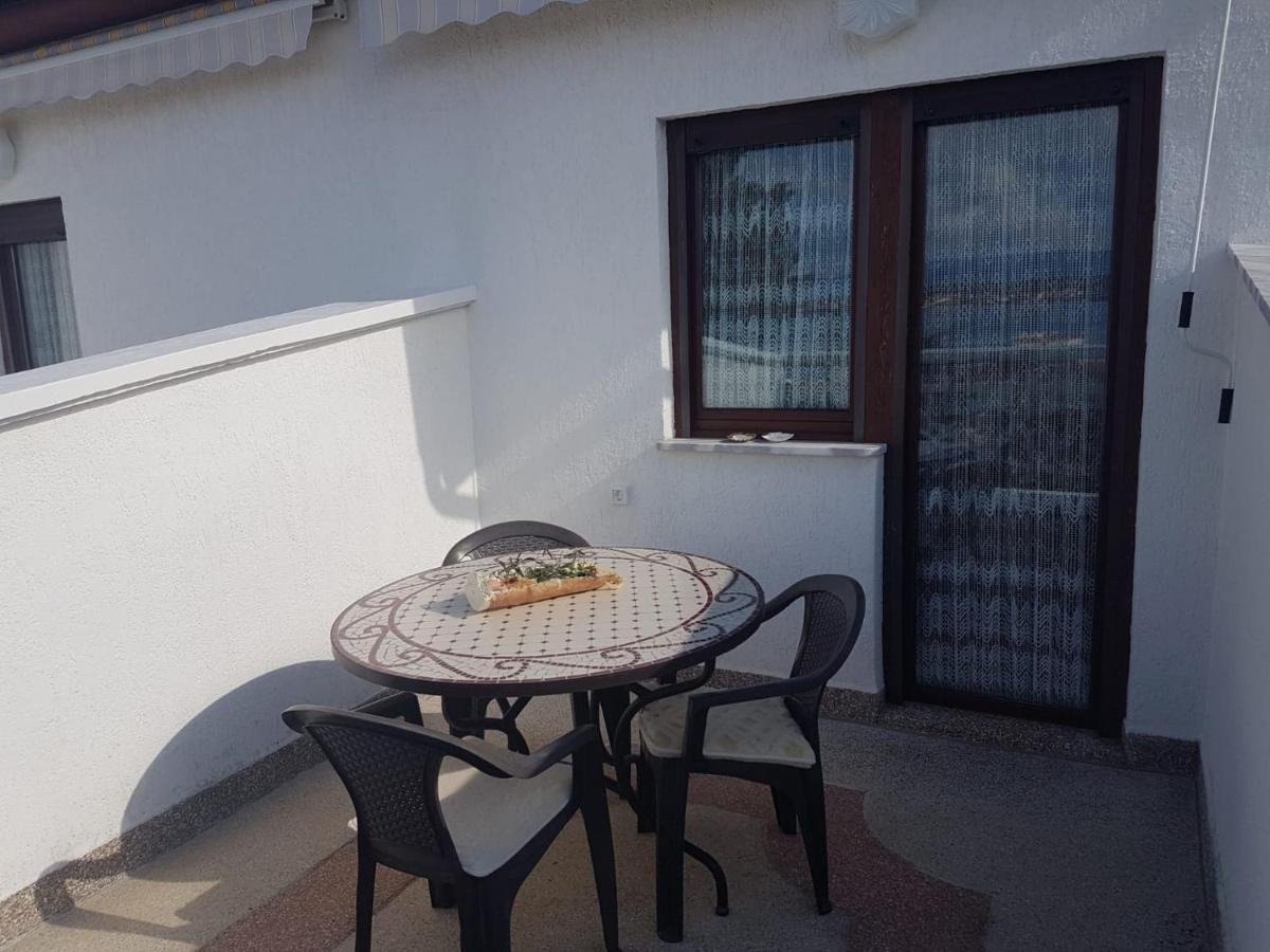 Apartments Marija Nada Малинска Екстериор снимка