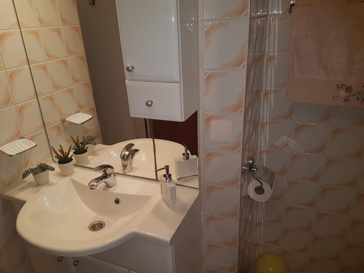 Apartments Marija Nada Малинска Екстериор снимка