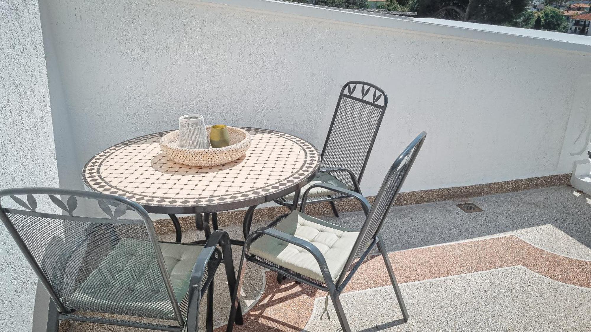 Apartments Marija Nada Малинска Екстериор снимка