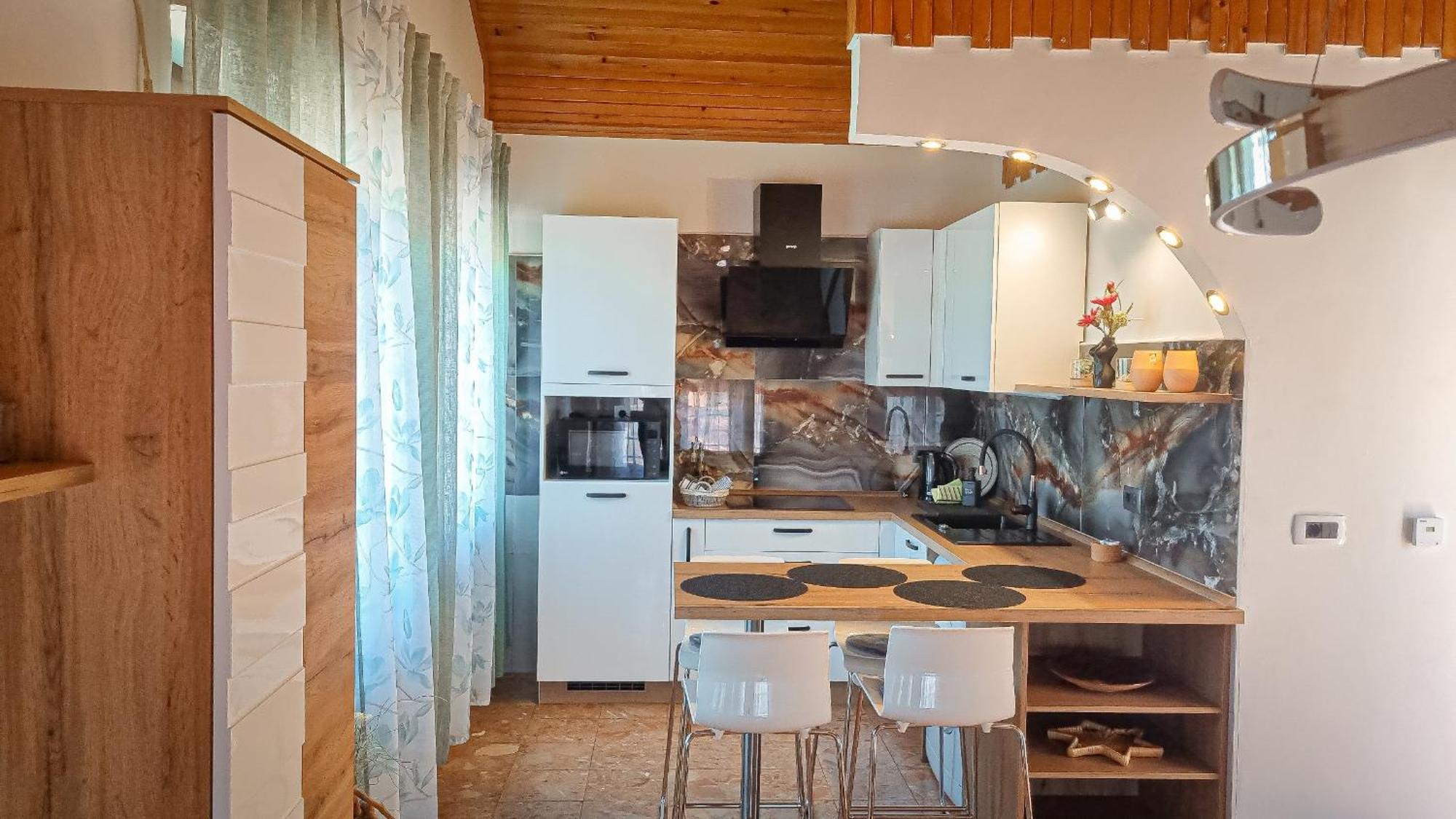 Apartments Marija Nada Малинска Екстериор снимка
