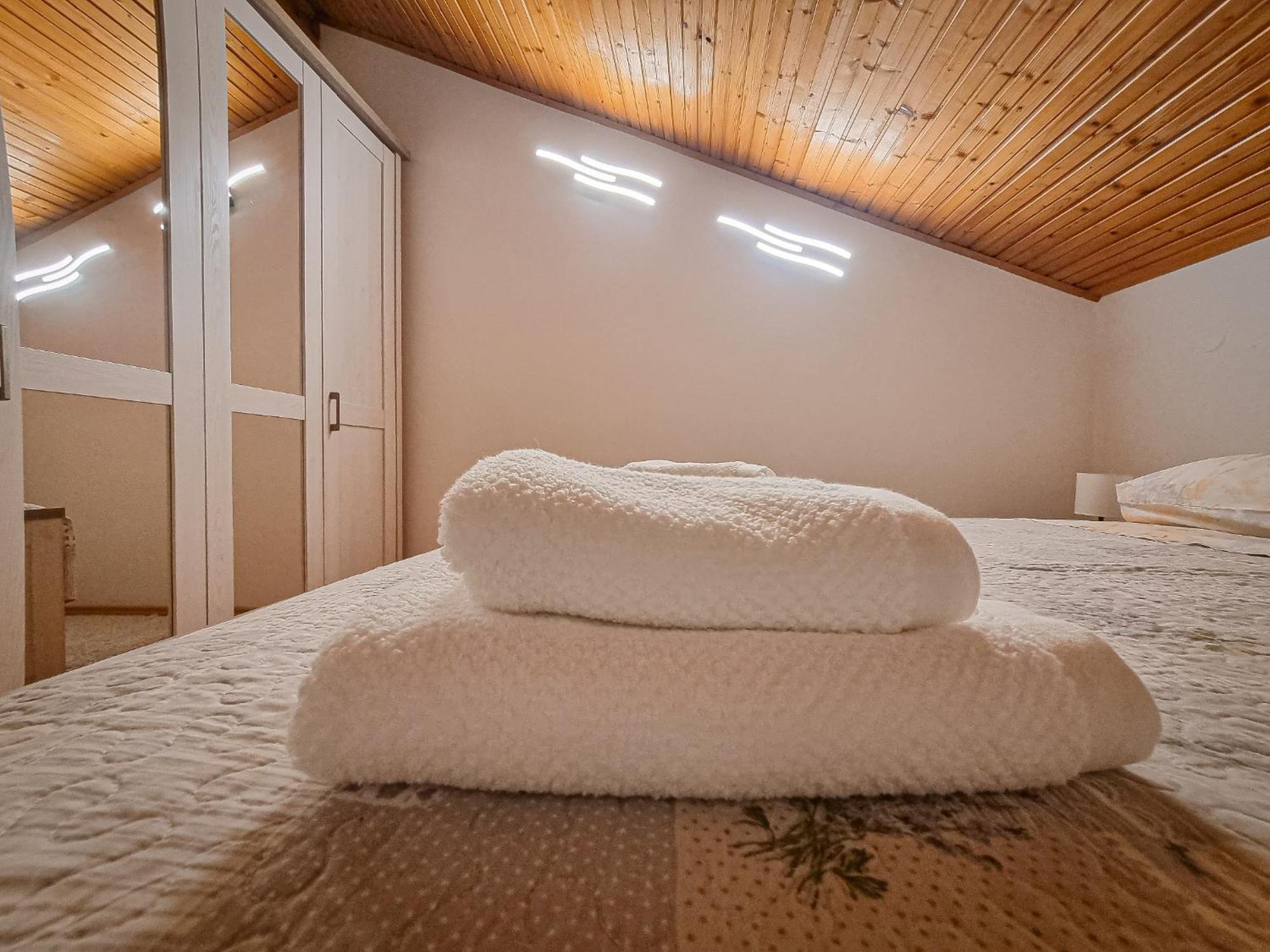 Apartments Marija Nada Малинска Екстериор снимка