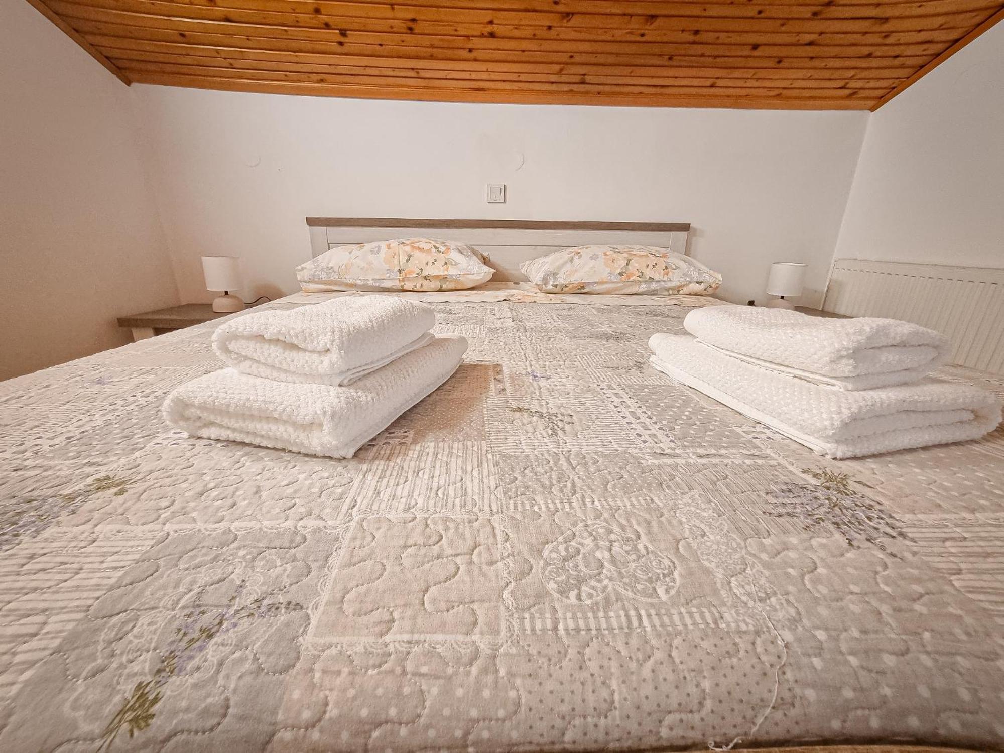 Apartments Marija Nada Малинска Екстериор снимка